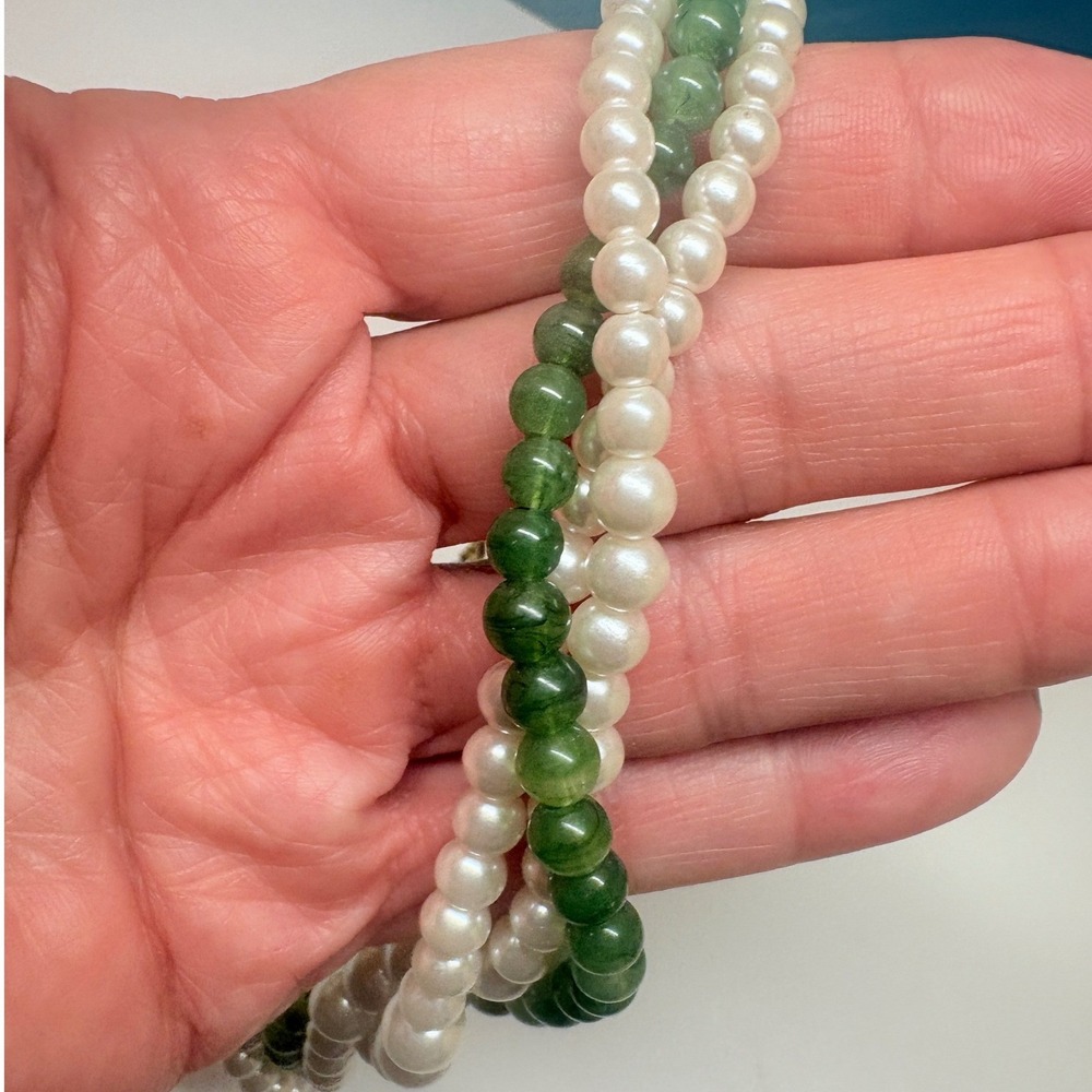 Vintage Triple Strand White Faux Pearl and Green Glass Bead Necklace Gold Tone - Picture 3 of 6